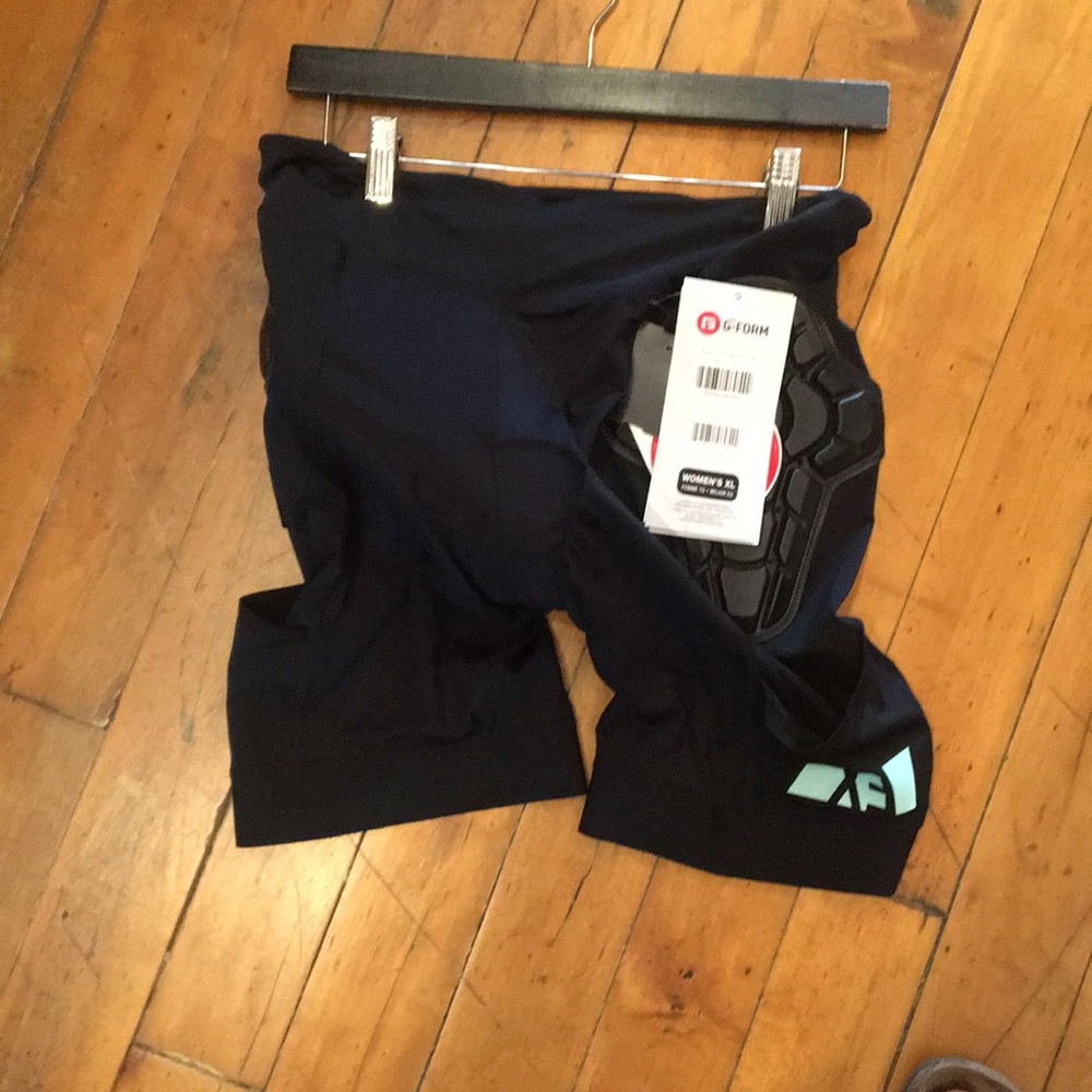 Womens xl black NWT biking short